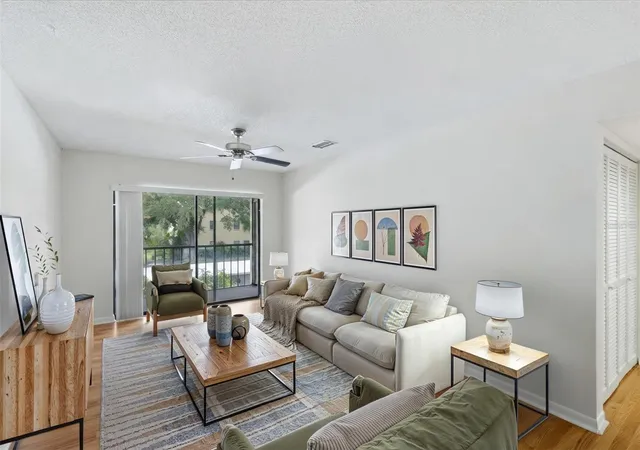 Listing Photo 4 - Condo for sale in building located at 630 Bird Bay Dr E, Venice, FL 34285 - Unit #205