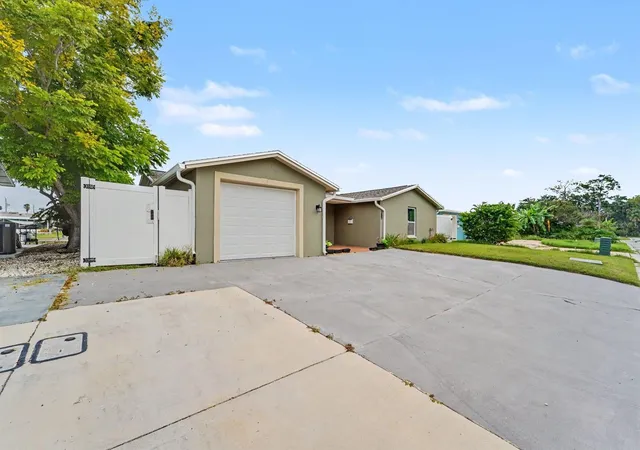 Photo 2 of Single family home for sale at 4865 Shell Strm Blvd, New Port Richey, FL 34652 | MLS# TB8552354 | Listing updated on 2026-10-21