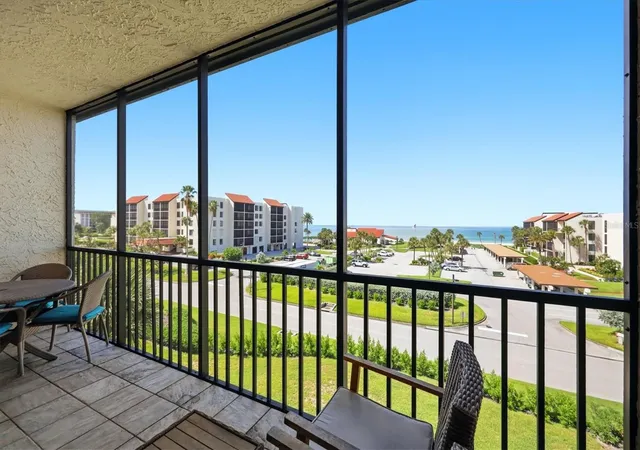 Listing Photo 5 - Condo for sale in building located at 1955 Gulf Of Mexico Dr, Longboat Key, FL 34228 - Unit #G6-407