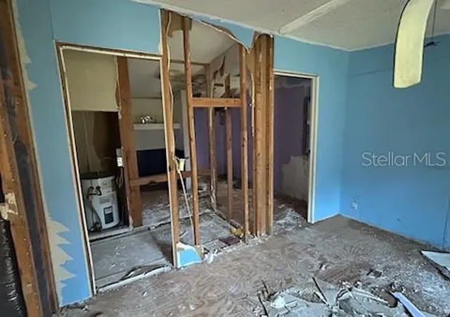 Photo 3 of Manufactured home for sale at 13331 Southeast 30th St, Morriston, FL 32668 | MLS# O6444999 | Listing updated on 2026-10-04