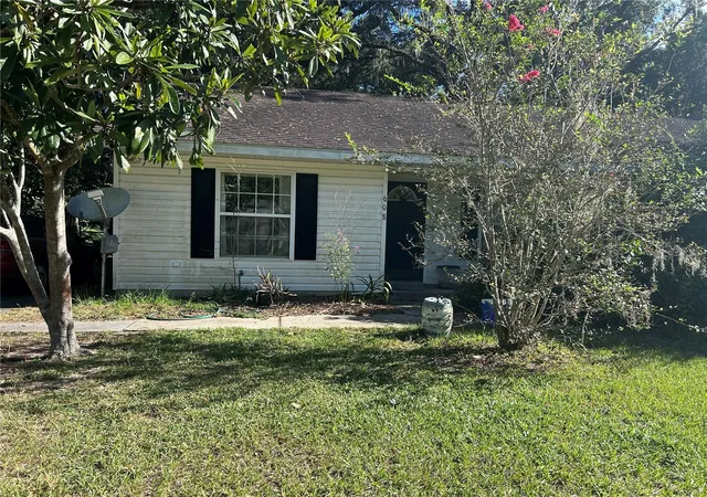 Photo 2 of Single family home for sale at 608 NW 9th Court, Williston, FL 32696 | MLS# GC543809 | Listing updated on 2026-09-26