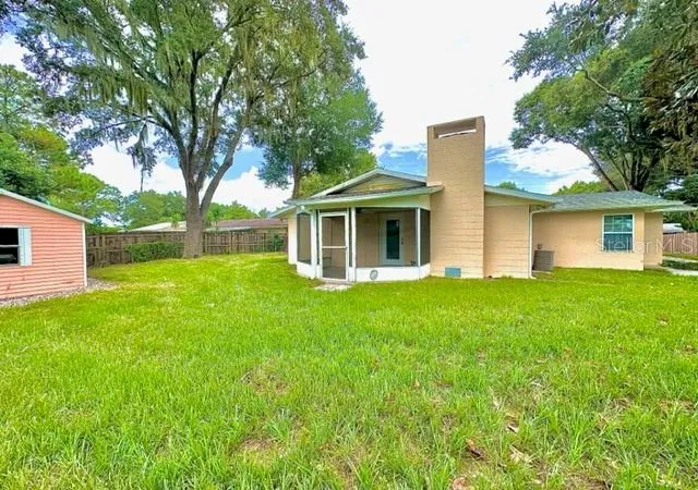 Photo 2 of Single family home for sale at 30820 Glenn Dr, Tavares, FL 32778 | MLS# W7889852 | Listing updated on 2026-10-10
