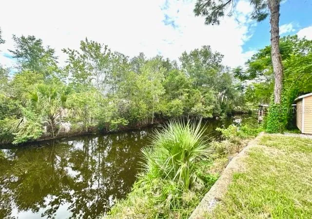 Photo 3 of Single family home for sale at 30820 Glenn Dr, Tavares, FL 32778 | MLS# W7889852 | Listing updated on 2026-10-10