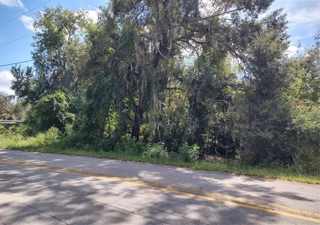 Photo 3 of Sale Pending at 6090 N Bayfront Dr, Hernando, FL 34442 | MLS# OM732914 | Listing updated on 2026-09-27