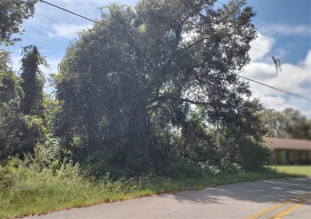 Photo 3 of Sale Pending at 6090 N Bayfront Dr, Hernando, FL 34442 | MLS# OM732914 | Listing updated on 2026-09-27