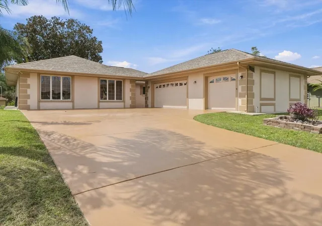 Photo 3 of Single family home for sale at 10404 Sandtrap Dr, Spring Hill, FL 34608 | MLS# W7889853 | Listing updated on 2026-09-27