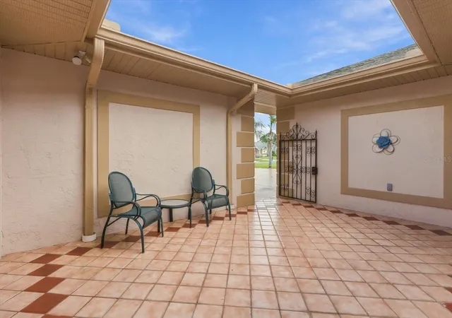 Photo 3 of Single family home for sale at 10404 Sandtrap Dr, Spring Hill, FL 34608 | MLS# W7889853 | Listing updated on 2026-09-27
