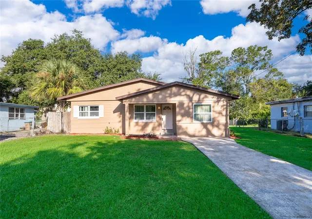Photo 1 of Single family home for sale at 168 Country Clb Cir, Sanford, FL 32771 | MLS# O6445019 | Listing updated on 2026-09-26
