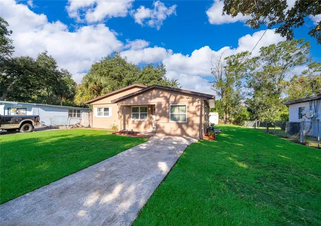 Photo 2 of Single family home for sale at 168 Country Clb Cir, Sanford, FL 32771 | MLS# O6445019 | Listing updated on 2026-09-26