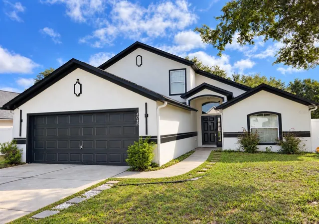 Photo 1 of Single family home for sale at 4043 Waltham Forest Dr, Tavares, FL 32778 | MLS# O6445028 | Listing updated on 2026-09-26