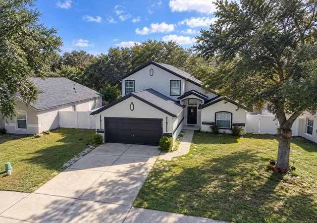 Photo 2 of Single family home for sale at 4043 Waltham Forest Dr, Tavares, FL 32778 | MLS# O6445028 | Listing updated on 2026-09-26