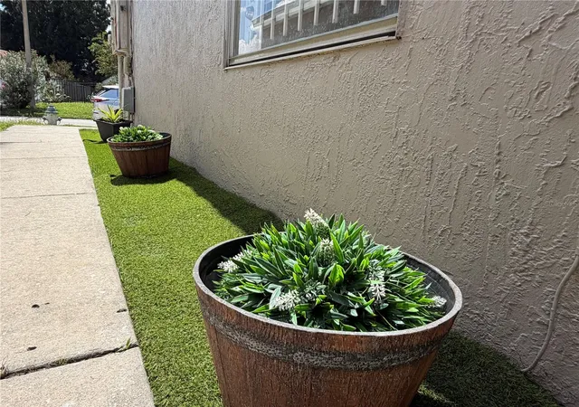 Photo 3 of Single family home for sale at 5427 Cedar Ln, Orlando, FL 32811 | MLS# V4951523 | Listing updated on 2026-10-23