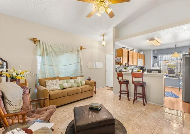 Photo 4 of Single family home for sale at 344 Briar Bay Cir, Orlando, FL 32825 | MLS# O6445045 | Listing updated on 2026-10-02