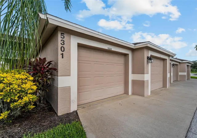 Photo 4 of Condo for sale at 5301 Mahogany Run Ave #1024, Sarasota, FL 34241 | MLS# A4707511 | Listing updated on 2026-10-03