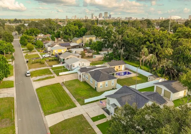 Photo 3 of Single family home for sale at 2576 17th Avenue N, Saint Petersburg, FL 33713 | MLS# TB8552434 | Listing updated on 2026-10-16