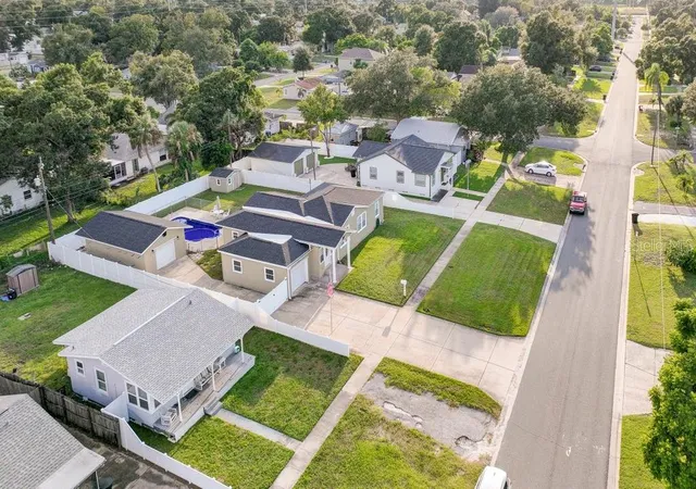 Photo 3 of Single family home for sale at 2576 17th Avenue N, Saint Petersburg, FL 33713 | MLS# TB8552434 | Listing updated on 2026-10-16
