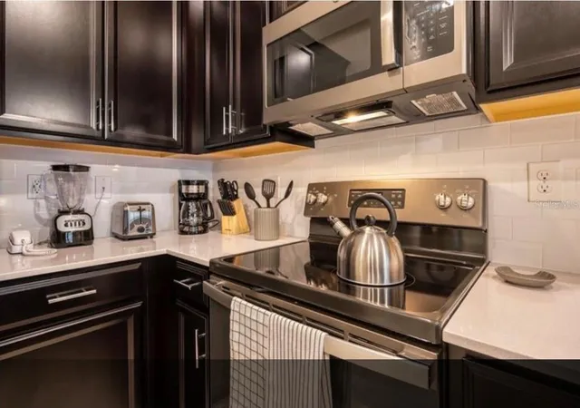 Photo 4 of Townhouse for sale at 1183 Drop Ln, Davenport, FL 33896 | MLS# O6445050 | Listing updated on 2026-10-07