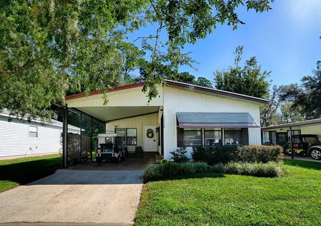 Photo 1 of Sale Pending at 32322 Oak Park Dr, Leesburg, FL 34748 | MLS# G5118283 | Listing updated on 2026-10-01