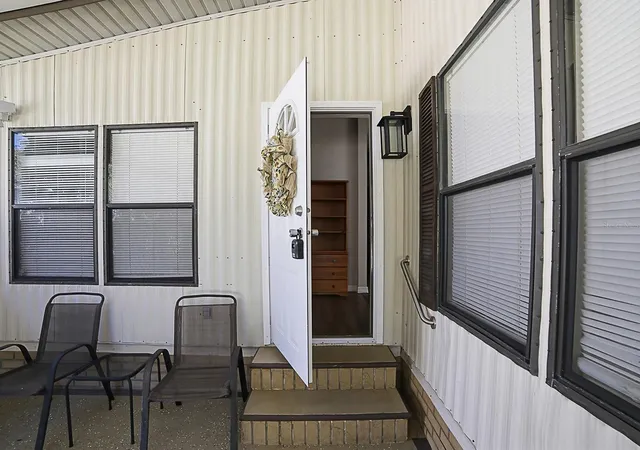 Photo 3 of Sale Pending at 32322 Oak Park Dr, Leesburg, FL 34748 | MLS# G5118283 | Listing updated on 2026-10-01