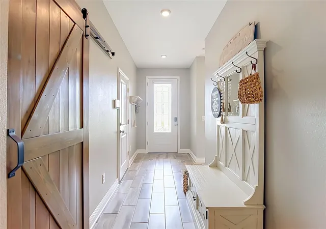Photo 2 of Single family home for sale at 813 Old Windsor Way, Spring Hill, FL 34609 | MLS# TB8552446 | Listing updated on 2026-10-07
