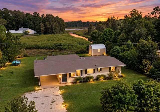 Photo 3 of Single family home for sale at 717 W Deer Lake Dr, Lutz, FL 33548 | MLS# TB8552458 | Listing updated on 2026-10-03