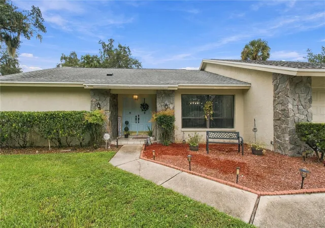 Photo 3 of Single family home for sale at 2621 Bridle Dr, Plant City, FL 33566 | MLS# TB8552460 | Listing updated on 2026-10-06