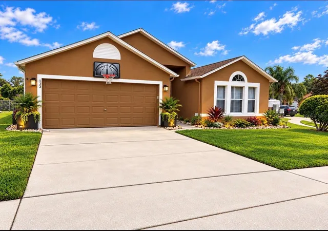 Photo 1 of Single family home for sale at 133 Spanish Bay Dr, Sanford, FL 32771 | MLS# O6445065 | Listing updated on 2026-09-30