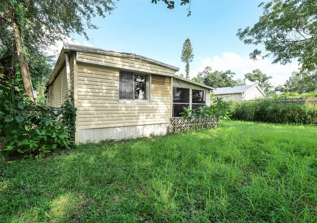 Photo 2 of Manufactured home for sale at 4863 Victoria Ave, Sarasota, FL 34233 | MLS# A4707518 | Listing updated on 2026-09-28