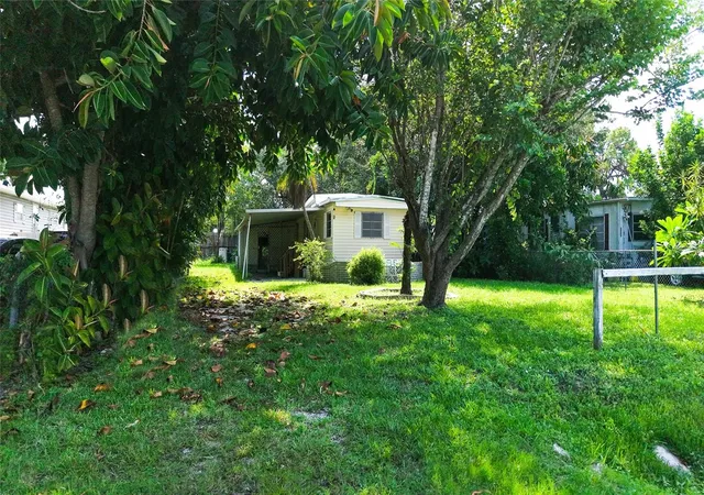Photo 3 of Manufactured home for sale at 4863 Victoria Ave, Sarasota, FL 34233 | MLS# A4707518 | Listing updated on 2026-09-28