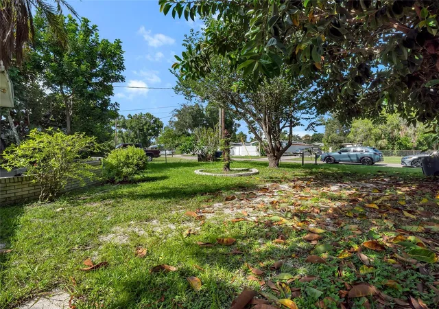 Photo 4 of Manufactured home for sale at 4863 Victoria Ave, Sarasota, FL 34233 | MLS# A4707518 | Listing updated on 2026-09-28