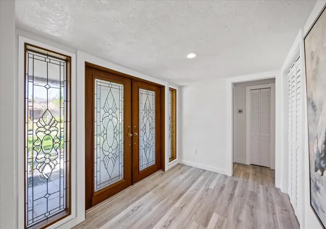 Photo 3 of Single family home for sale at 2900 Sandpiper Pl, Clearwater, FL 33762 | MLS# TB8552471 | Listing updated on 2026-10-03