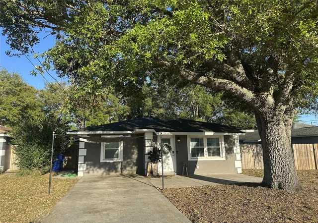 Photo 1 of Single family home for sale at 806 N Joanna Ave, Tavares, FL 32778 | MLS# G5118294 | Listing updated on 2026-10-02