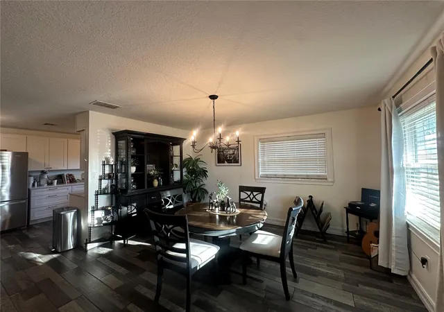Photo 3 of Single family home for sale at 806 N Joanna Ave, Tavares, FL 32778 | MLS# G5118294 | Listing updated on 2026-10-02