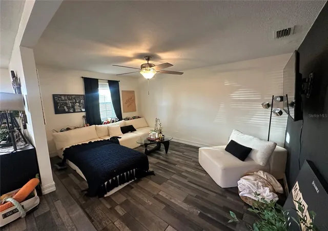 Photo 4 of Single family home for sale at 806 N Joanna Ave, Tavares, FL 32778 | MLS# G5118294 | Listing updated on 2026-10-02