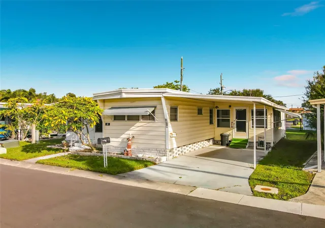 Photo 2 of Manufactured home for sale at 10118 N Lake Dr #30, Largo, FL 33773 | MLS# TB8552473 | Listing updated on 2026-10-04