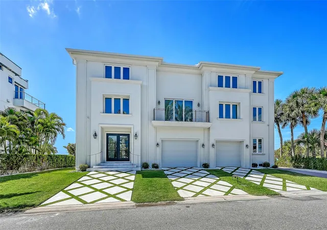 Photo 1 of Single family home for sale at 6529 Gulfside Rd, Longboat Key, FL 34228 | MLS# A4707521 | Listing updated on 2026-10-08
