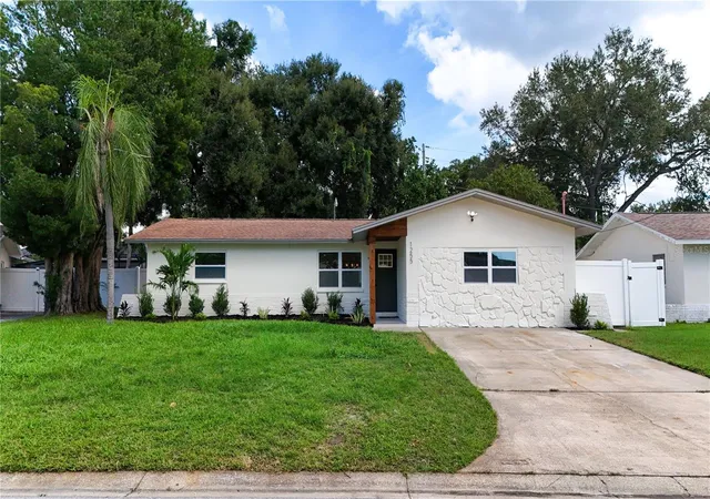 Photo 1 of Single family home for sale at 1255 E Lazy Lake Rd, Dunedin, FL 34698 | MLS# TB8552475 | Listing updated on 2026-10-12