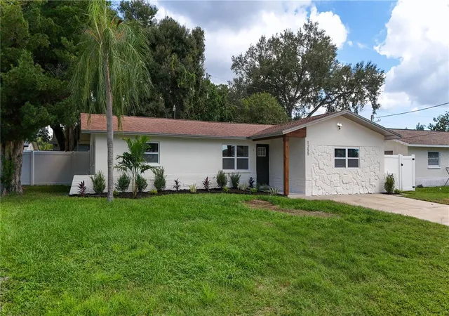Photo 3 of Single family home for sale at 1255 E Lazy Lake Rd, Dunedin, FL 34698 | MLS# TB8552475 | Listing updated on 2026-10-12