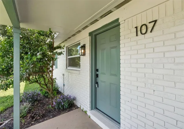 Photo 2 of Single family home for sale at 107 Plymouth Ave, Altamonte Springs, FL 32701 | MLS# O6445072 | Listing updated on 2026-09-27