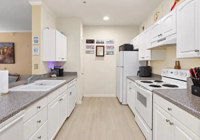 Photo 4 of Condo for sale at 860 N Orange Ave #323, Orlando, FL 32801 | MLS# O6445073 | Listing updated on 2026-10-03