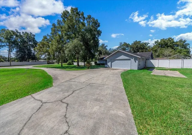 Photo 2 of Single family home for sale at 11470 SE 73rd Court, Belleview, FL 34420 | MLS# OM732931 | Listing updated on 2026-10-07