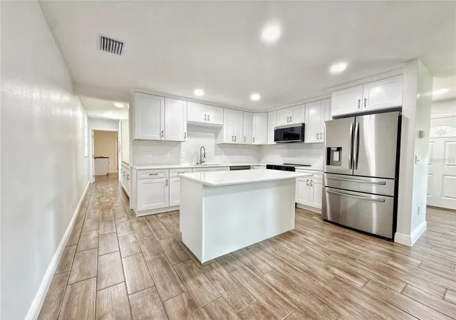 Photo 3 of Single family home for sale at 16 Fig Ct W, Homosassa, FL 34446 | MLS# W7889856 | Listing updated on 2026-10-06