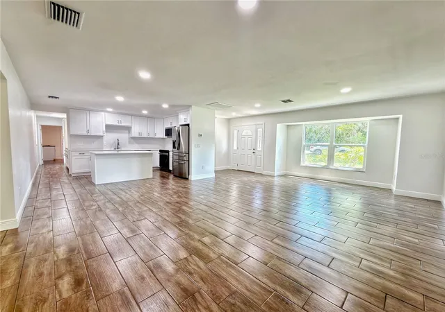 Photo 4 of Single family home for sale at 16 Fig Ct W, Homosassa, FL 34446 | MLS# W7889856 | Listing updated on 2026-10-06