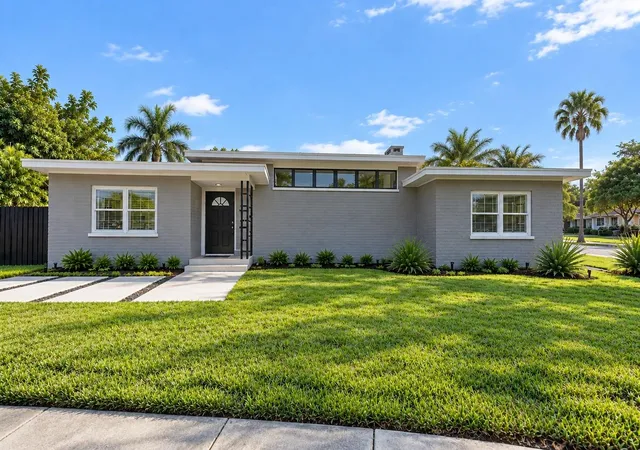Photo 2 of Single family home for sale at 837 E Edgewood Dr, Lakeland, FL 33803 | MLS# TB8552481 | Listing updated on 2026-09-29