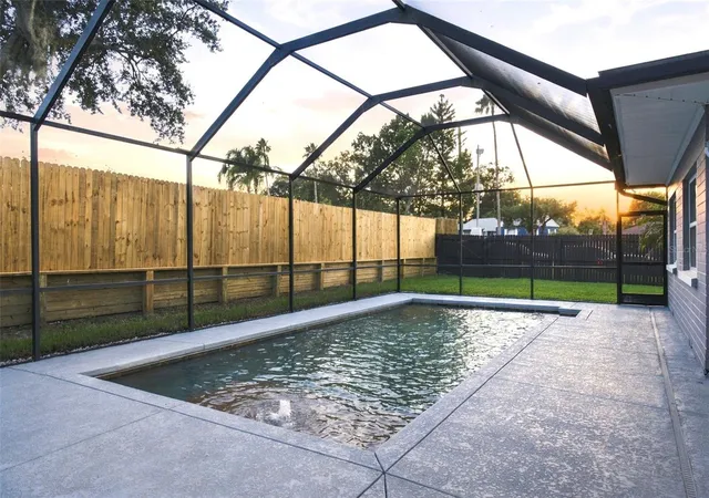 Photo 3 of Single family home for sale at 837 E Edgewood Dr, Lakeland, FL 33803 | MLS# TB8552481 | Listing updated on 2026-09-29