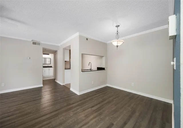 Listing Photo 5 - Condo for sale in building located at 3300 Haviland Ct, Palm Harbor, FL 34684 - Unit #104