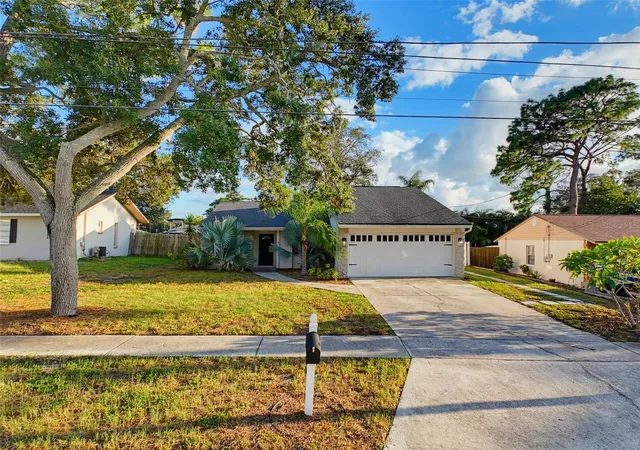 Photo 3 of Single family home for sale at 1112 E Lemon St, Tarpon Springs, FL 34689 | MLS# W7889858 | Listing updated on 2026-10-01