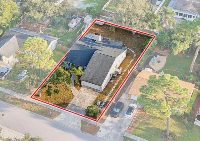 Photo 4 of Single family home for sale at 1112 E Lemon St, Tarpon Springs, FL 34689 | MLS# W7889858 | Listing updated on 2026-10-01