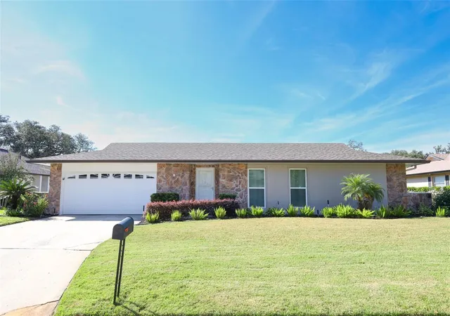 Photo 1 of Single family home for sale at 205 W Cumberland Cir, Longwood, FL 32779 | MLS# O6445076 | Listing updated on 2026-10-03