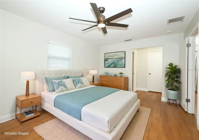 Photo 4 of Single family home for sale at 205 W Cumberland Cir, Longwood, FL 32779 | MLS# O6445076 | Listing updated on 2026-10-03